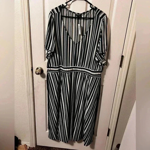 NWT Torrid Midi Dress Women 5X Stripe Crepe Studio Flutter Slv Green Tie Waist - Picture 1 of 6
